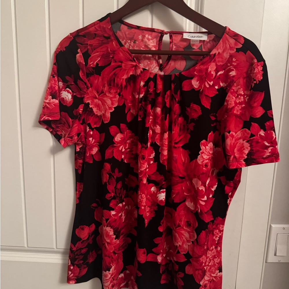 Calvin Klein Women's Red Floral Top